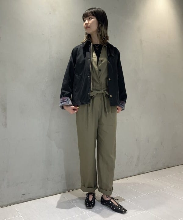 中平 あみさんの「BEAMS WOMEN｜スキッパー ギャバ ジャンプスーツ」を使ったコーディネート