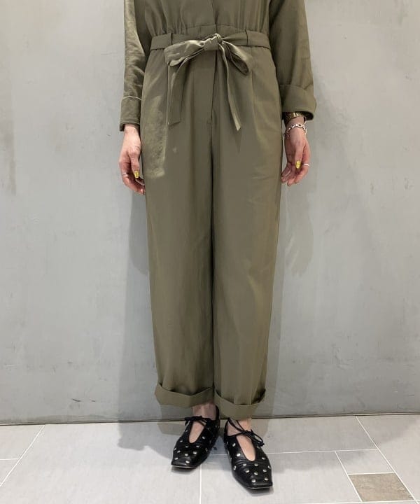 中平 あみさんの「BEAMS WOMEN｜スキッパー ギャバ ジャンプスーツ」を使ったコーディネート