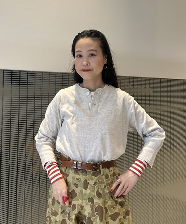 清水 彩乃さんの「BEAMS WOMEN｜【別注】BUZZ RICKSON'S / ヘリンボーン カモ ジャケット」を使ったコーディネート