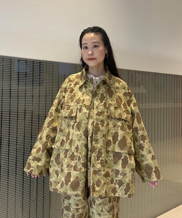 清水 彩乃さんの「BEAMS WOMEN｜【別注】BUZZ RICKSON'S / ヘリンボーン カモ ジャケット」を使ったコーディネート