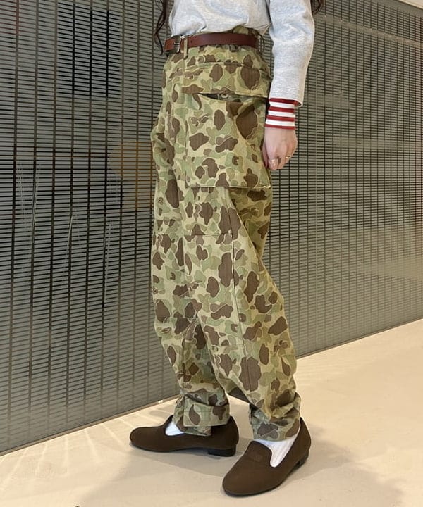 清水 彩乃さんの「BEAMS WOMEN｜【別注】BUZZ RICKSON'S / ヘリンボーン カモ ジャケット」を使ったコーディネート