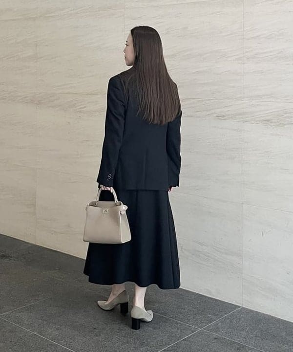 関 桂子さんの「BEAMS WOMEN｜AK+1 / シアースリーブ クルーネックニット」を使ったコーディネート