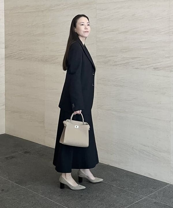 関 桂子さんの「BEAMS WOMEN｜AK+1 / シアースリーブ クルーネックニット」を使ったコーディネート