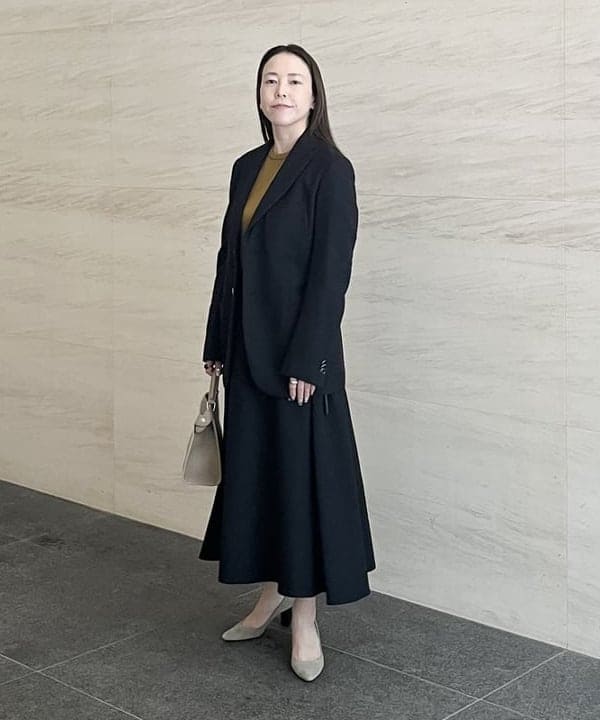 関 桂子さんの「BEAMS WOMEN｜AK+1 / シアースリーブ クルーネックニット」を使ったコーディネート