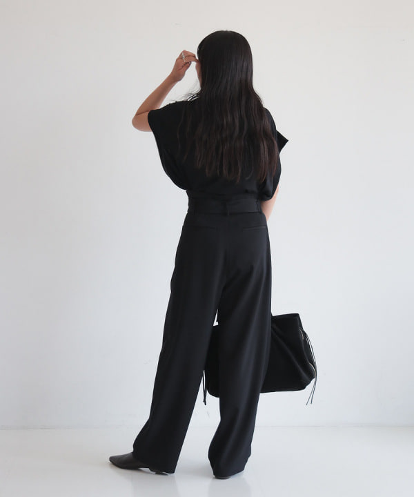 中丸　栞さんの「BEAMS WOMEN｜【別注】COG THE BIGSMOKE / KENNA ハイネック フレンチスリーブ トップス」を使ったコーディネート