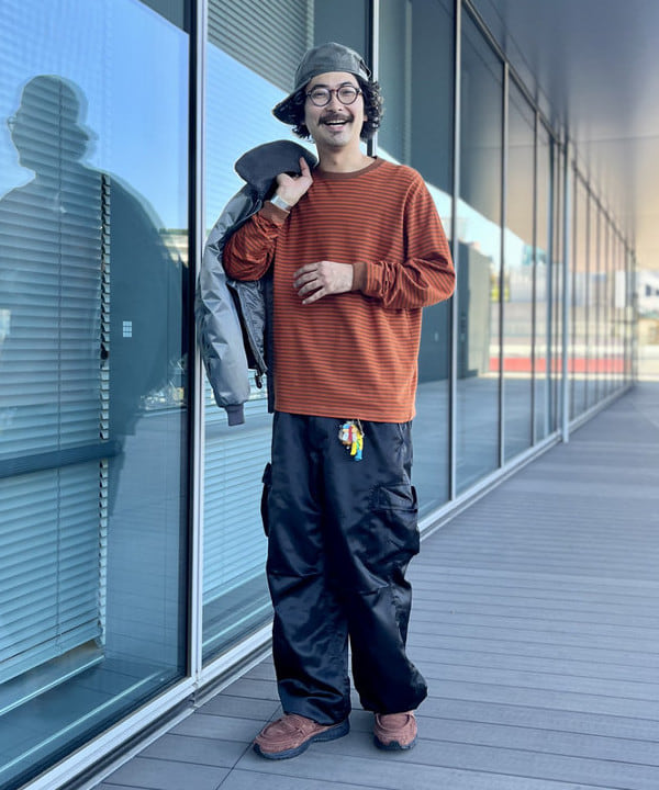 BAKU(東江 漠)さんの「BEAMS WOMEN｜【別注】Gramicci / シャイニーナイロン 6ポケットパンツ」を使ったコーディネート