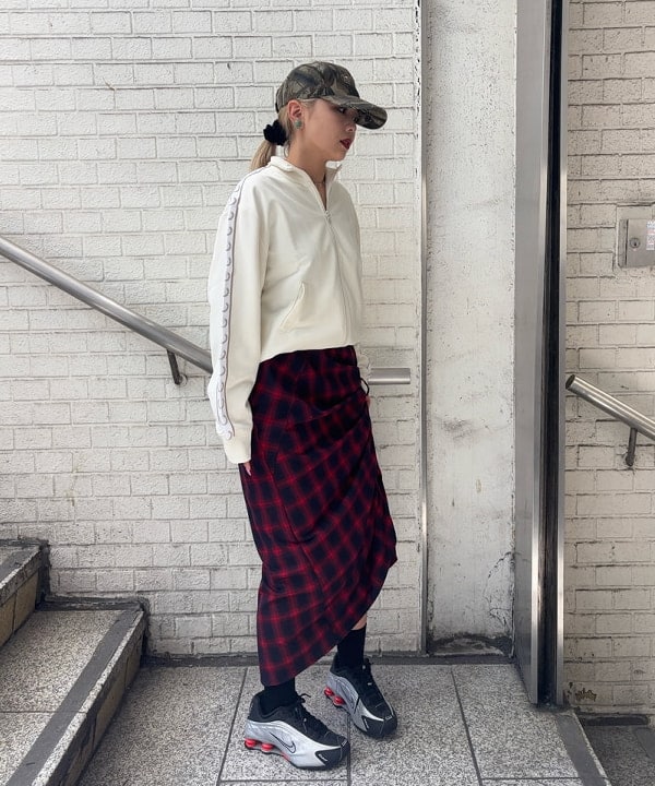 山本 里南さんの「BEAMS WOMEN｜FRED PERRY / Taped Track Jacket」を使ったコーディネート