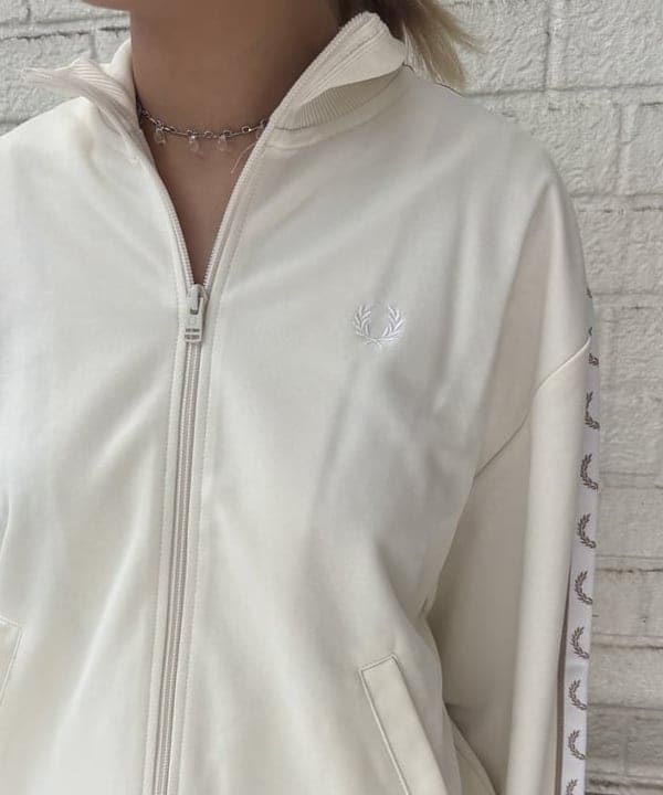 山本 里南さんの「BEAMS WOMEN｜FRED PERRY / Taped Track Jacket」を使ったコーディネート