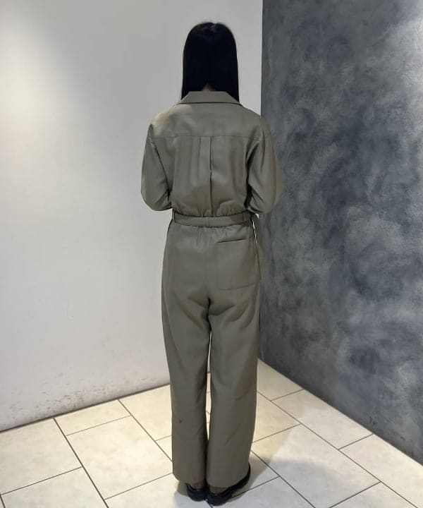 OSUMIさんの「BEAMS WOMEN｜スキッパー ギャバ ジャンプスーツ」を使ったコーディネート