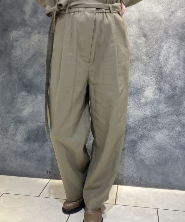 OSUMIさんの「BEAMS WOMEN｜スキッパー ギャバ ジャンプスーツ」を使ったコーディネート