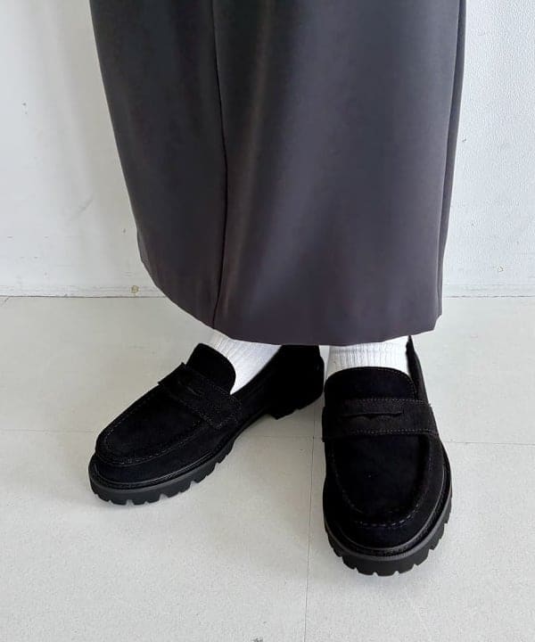 中丸　栞さんの「BEAMS WOMEN｜【別注】CAMINANDO / ローファー」を使ったコーディネート