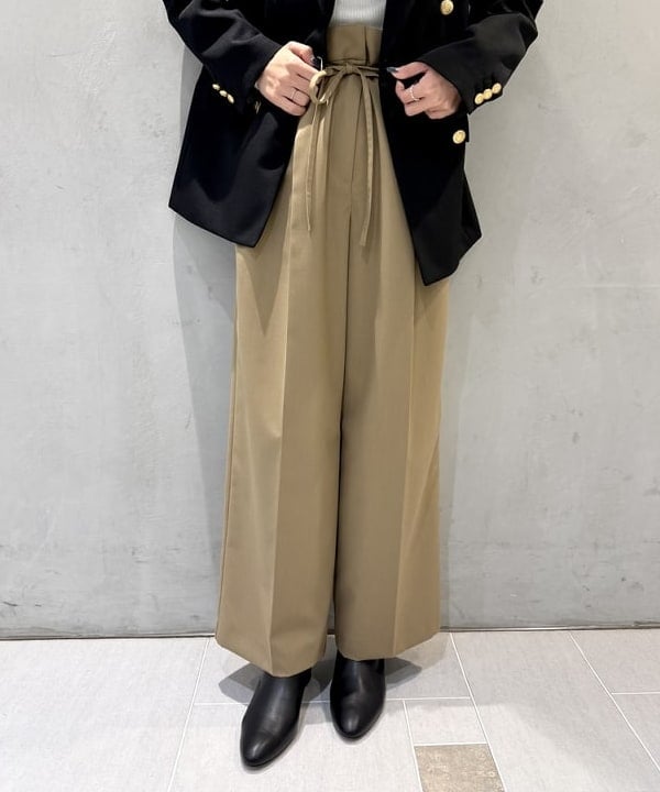 ヒライさんの「BEAMS WOMEN｜ポリエステル ウール 2ループ ワイドパンツ」を使ったコーディネート