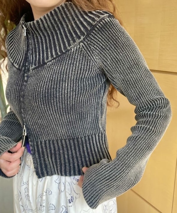 ハルキ　モモナさんの「BEAMS WOMEN｜モールフェード ジップ カーディガン」を使ったコーディネート