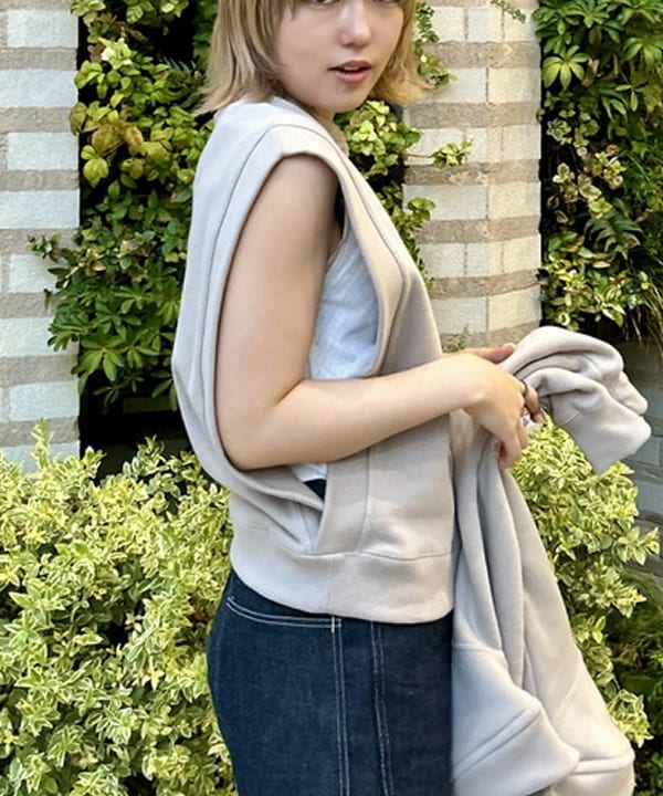 小原 もこさんの「BEAMS WOMEN｜BRIEFING × BEAMS BOY / 別注 ヘルメット バッグ」を使ったコーディネート