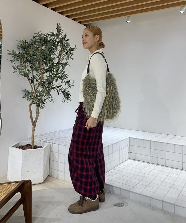 れいなさんの「BEAMS WOMEN｜ロング ファー バッグ」を使ったコーディネート
