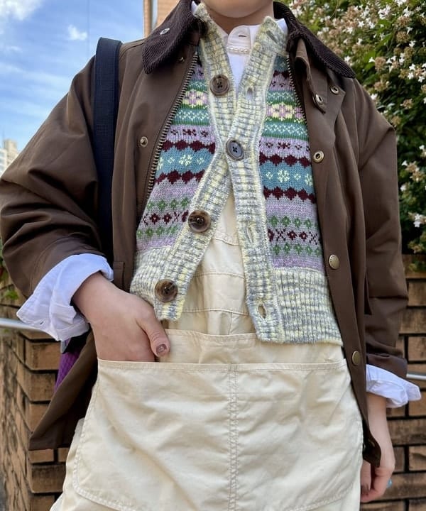 イシイ サオリさんの「BEAMS WOMEN｜フェアアイル 5分袖 カーディガン」を使ったコーディネート