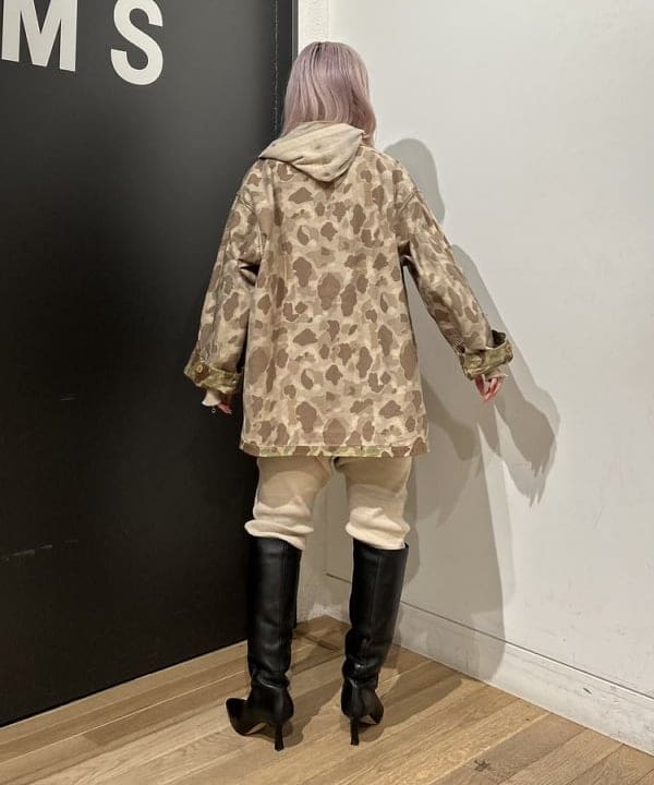 ando naoさんの「BEAMS WOMEN｜【別注】BUZZ RICKSON'S / ヘリンボーン カモ ジャケット」を使ったコーディネート