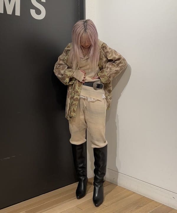 ando naoさんの「BEAMS WOMEN｜【別注】BUZZ RICKSON'S / ヘリンボーン カモ ジャケット」を使ったコーディネート