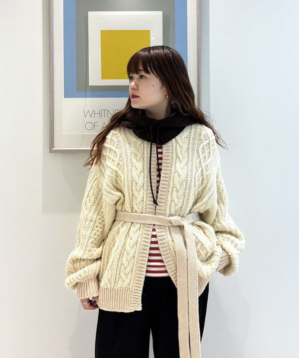 カスタニ モモノさんの「BEAMS WOMEN｜3ゲージ 2トーン アラン カーディガン」を使ったコーディネート