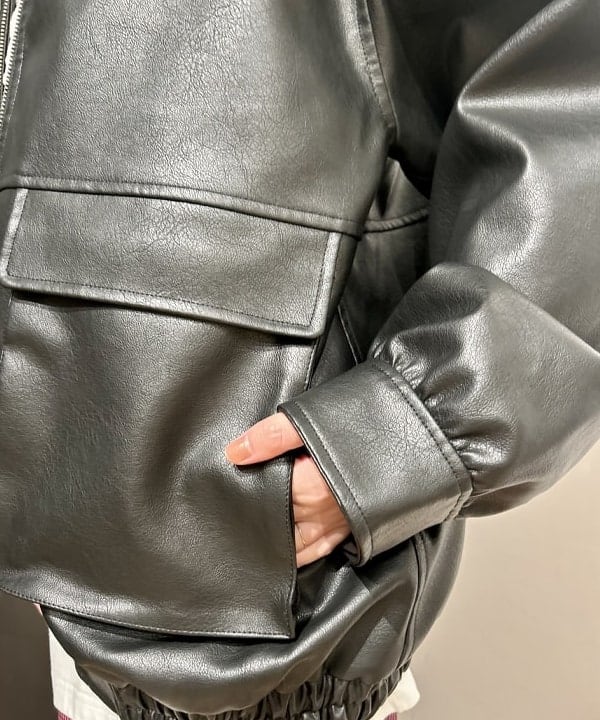 早川 萌子さんの「BEAMS WOMEN｜フェイクレザー フライト ジャケット」を使ったコーディネート