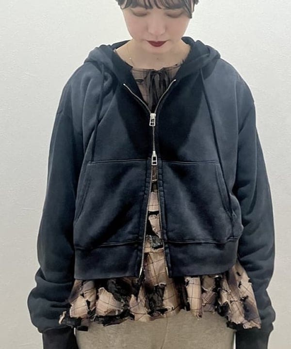 森本 理絵さんの「BEAMS WOMEN｜チェック レース ダメージ シャツ」を使ったコーディネート