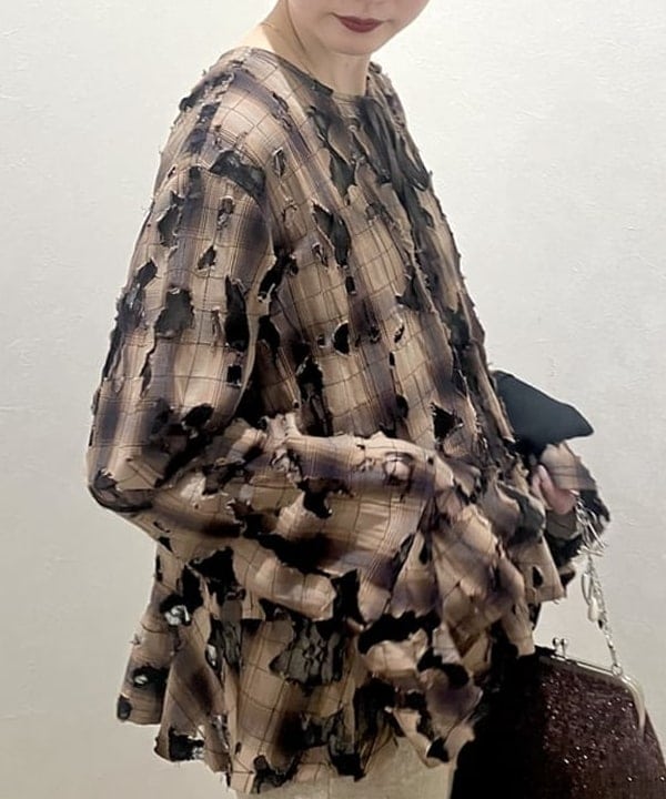 森本 理絵さんの「BEAMS WOMEN｜チェック レース ダメージ シャツ」を使ったコーディネート