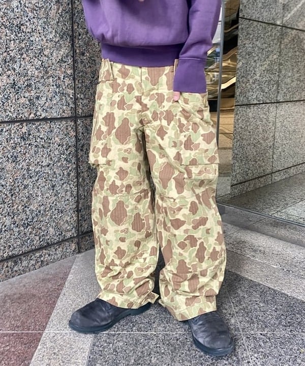 はるひむさんの「BEAMS WOMEN｜【別注】BUZZ RICKSON'S / ヘリンボーン カモ パンツ」を使ったコーディネート