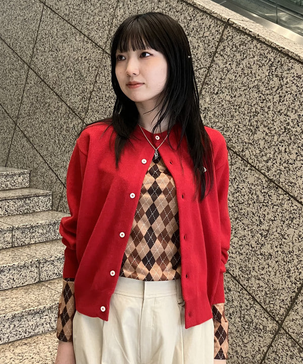加歩さんの「BEAMS WOMEN｜DANTON / LAMBS WOOL CREWNECK CARDIGAN」を使ったコーディネート
