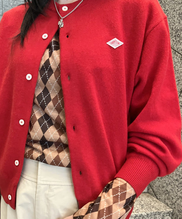 加歩さんの「BEAMS WOMEN｜DANTON / LAMBS WOOL CREWNECK CARDIGAN」を使ったコーディネート