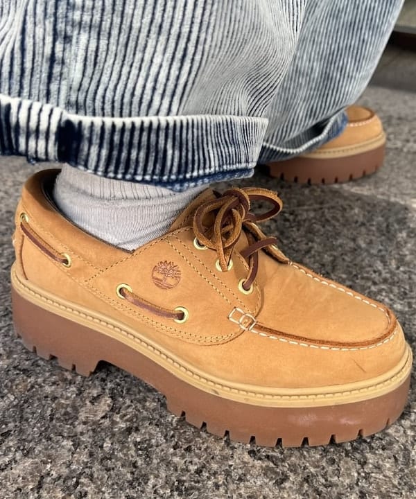 あゆさんの「BEAMS WOMEN｜【別注】 WAREHOUSE & CO. / ステンシル13 前V スウェット」を使ったコーディネート