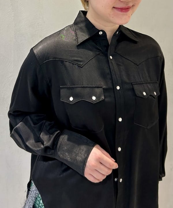 スミレさんの「BEAMS WOMEN｜サテン ウエスタン シャツ」を使ったコーディネート