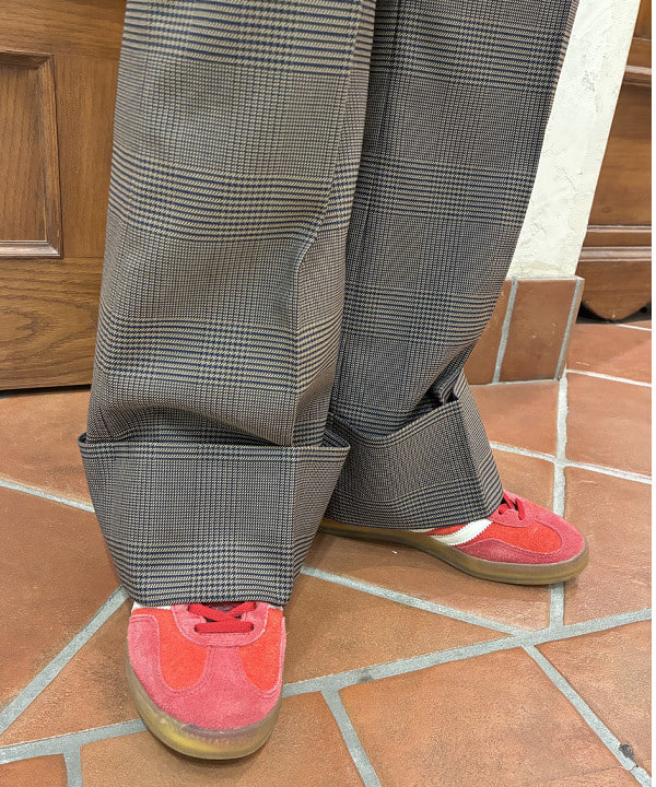 クロサワさんの「BEAMS WOMEN｜【別注】 WAREHOUSE & CO. / ステンシル13 前V スウェット」を使ったコーディネート