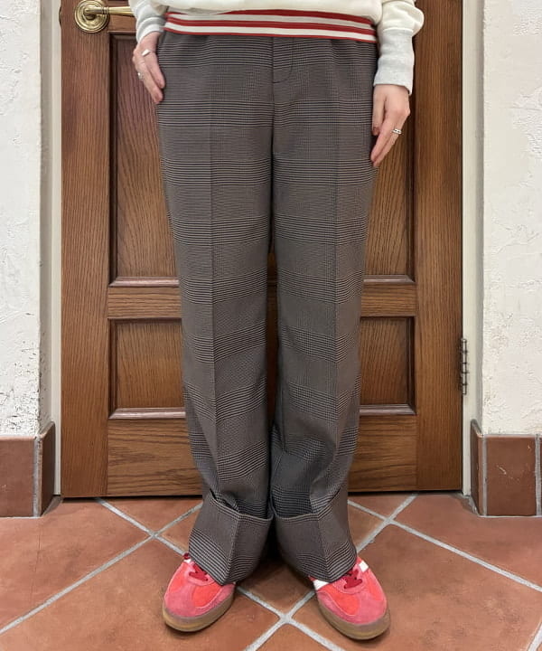 クロサワさんの「BEAMS WOMEN｜【別注】 WAREHOUSE & CO. / ステンシル13 前V スウェット」を使ったコーディネート