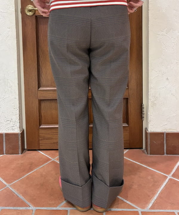 クロサワさんの「BEAMS WOMEN｜【別注】 WAREHOUSE & CO. / ステンシル13 前V スウェット」を使ったコーディネート