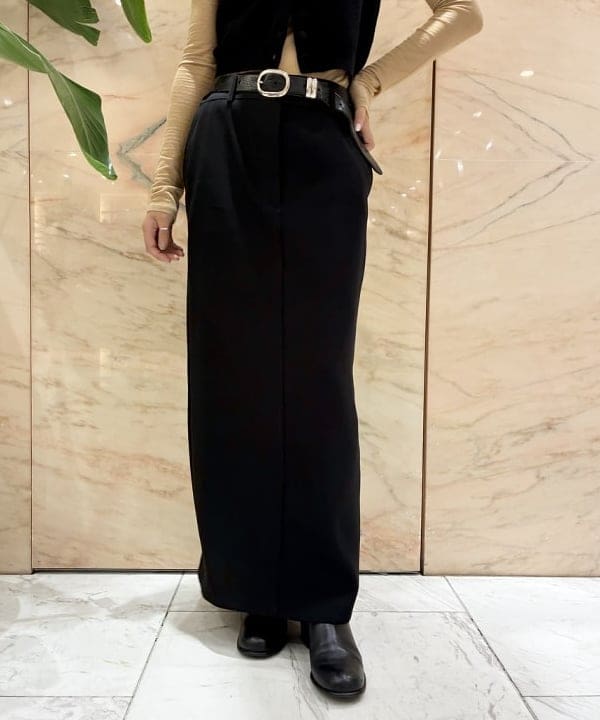 中丸　栞さんの「BEAMS WOMEN｜TAN / カシミヤ ストライプ スカーフベスト」を使ったコーディネート