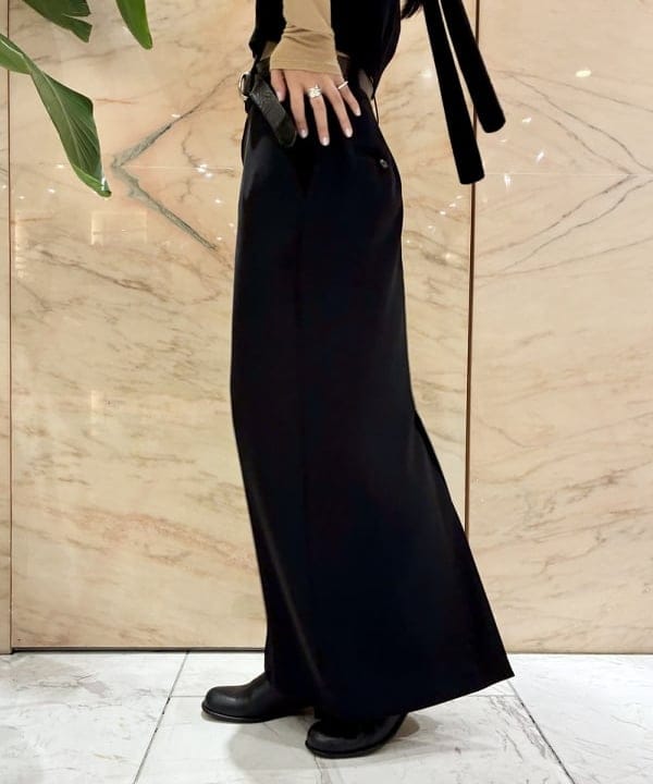 中丸　栞さんの「BEAMS WOMEN｜TAN / カシミヤ ストライプ スカーフベスト」を使ったコーディネート