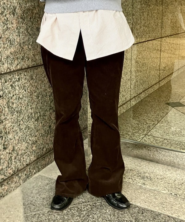 小原 もこさんの「BEAMS WOMEN｜コード フレア パンツ」を使ったコーディネート