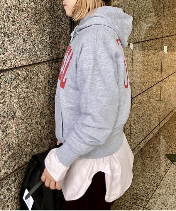 小原 もこさんの「BEAMS WOMEN｜コード フレア パンツ」を使ったコーディネート