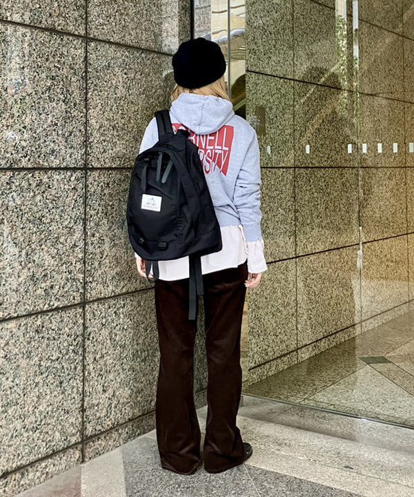 小原 もこさんの「BEAMS WOMEN｜コード フレア パンツ」を使ったコーディネート