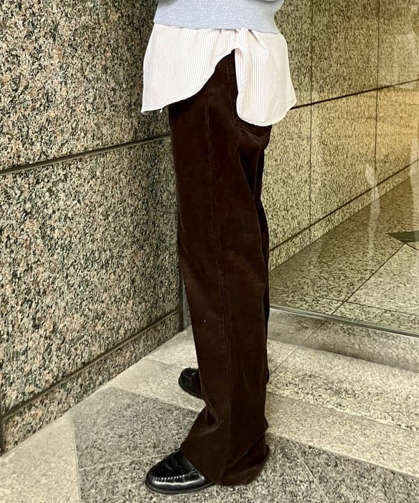 小原 もこさんの「BEAMS WOMEN｜コード フレア パンツ」を使ったコーディネート