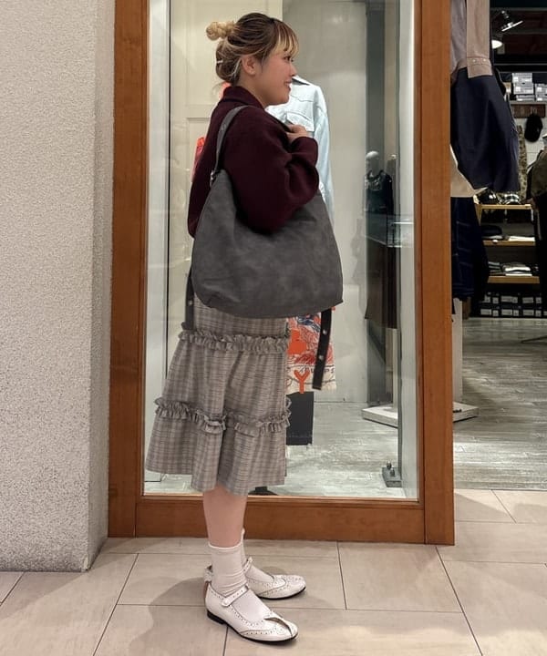 大石彩可さんの「BEAMS WOMEN｜【別注】FRED PERRY / Tipped Collar Cardigan」を使ったコーディネート