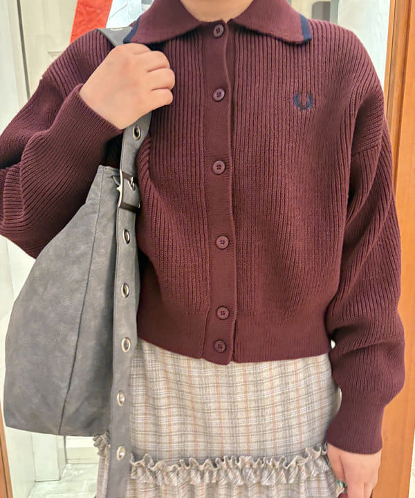 大石彩可さんの「BEAMS WOMEN｜【別注】FRED PERRY / Tipped Collar Cardigan」を使ったコーディネート