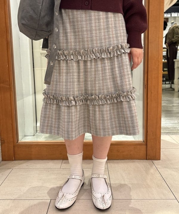 大石彩可さんの「BEAMS WOMEN｜【別注】FRED PERRY / Tipped Collar Cardigan」を使ったコーディネート