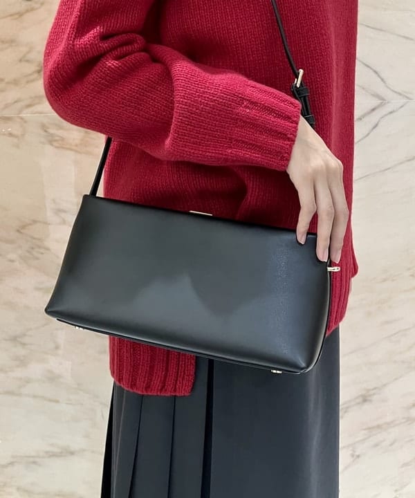 茂野 真楓さんの「BEAMS WOMEN｜【別注】SLOANE / 3ゲージ ドロップショルダー タートルネック ニット」を使ったコーディネート