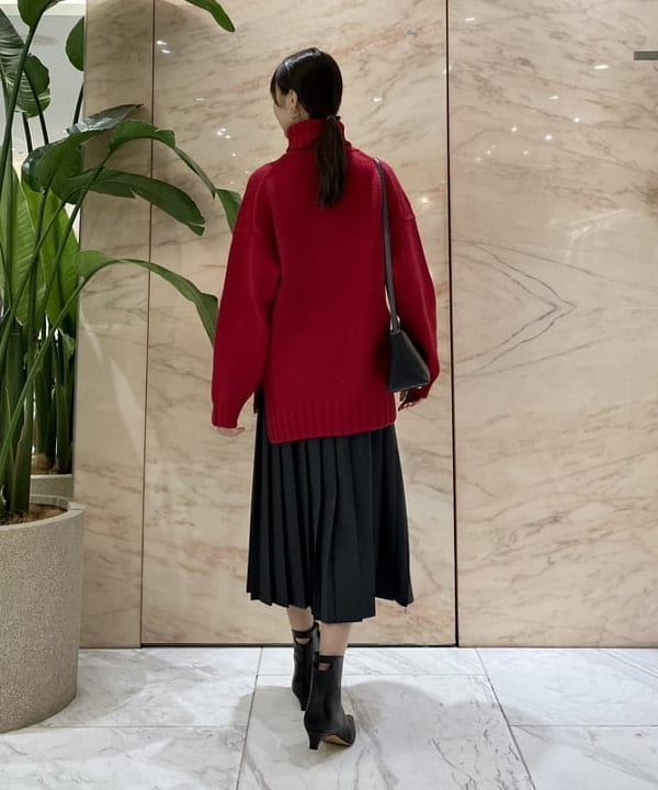 茂野 真楓さんの「BEAMS WOMEN｜【別注】SLOANE / 3ゲージ ドロップショルダー タートルネック ニット」を使ったコーディネート