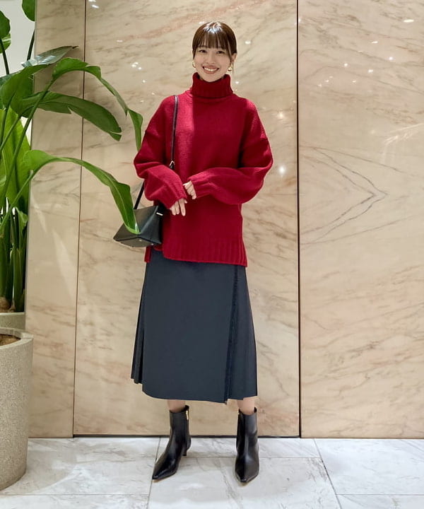 茂野 真楓さんの「BEAMS WOMEN｜【別注】SLOANE / 3ゲージ ドロップショルダー タートルネック ニット」を使ったコーディネート