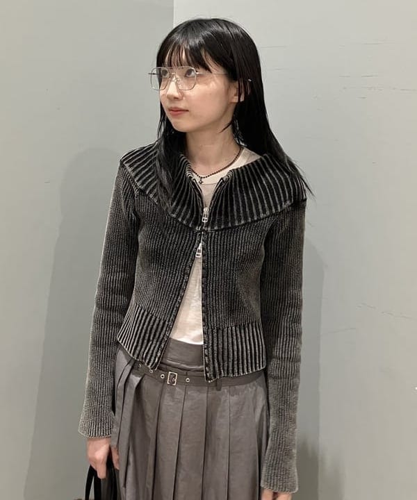 加歩さんの「BEAMS WOMEN｜モールフェード ジップ カーディガン」を使ったコーディネート