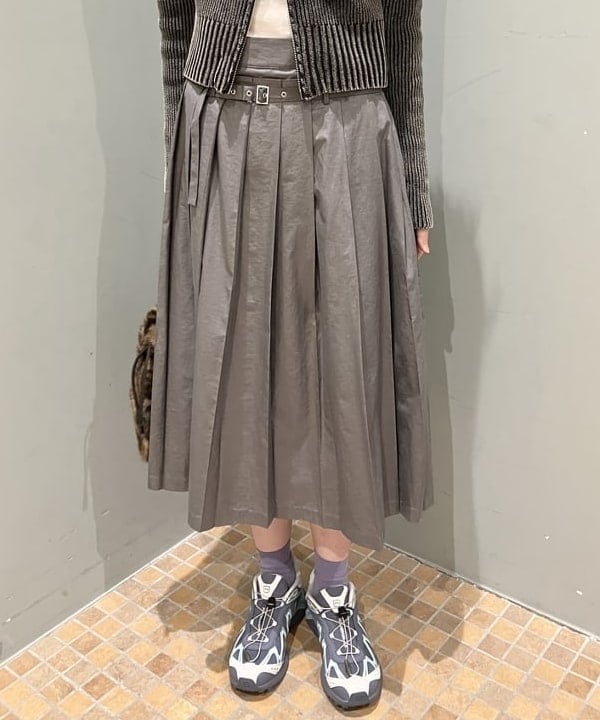 加歩さんの「BEAMS WOMEN｜モールフェード ジップ カーディガン」を使ったコーディネート