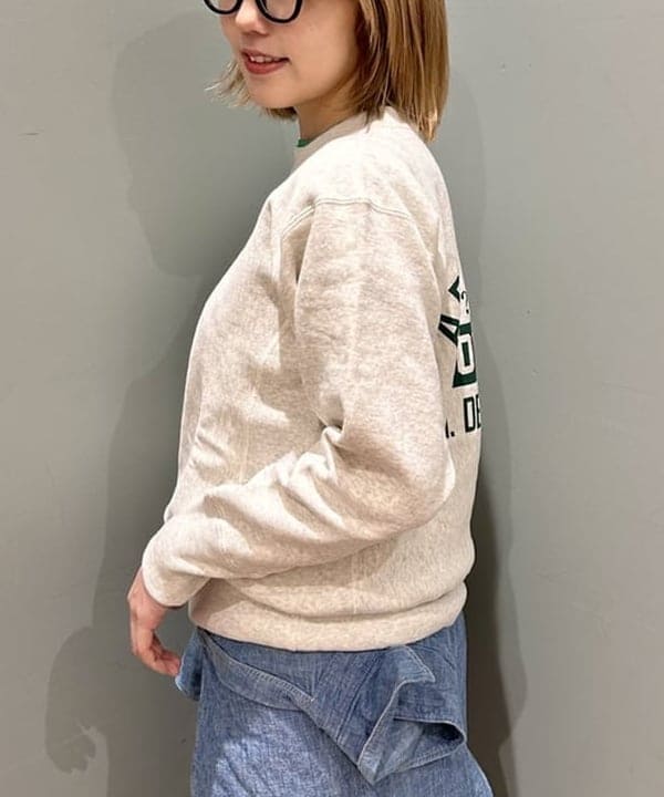 小原 もこさんの「BEAMS WOMEN｜【別注】Champion / バックプリント リバースウィーブ(R) クルー スウェット」を使ったコーディネート