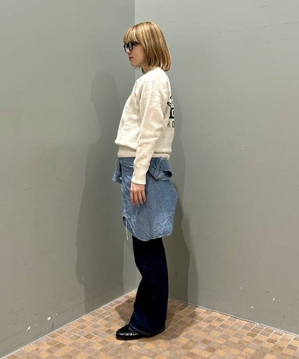 小原 もこさんの「BEAMS WOMEN｜【別注】Champion / バックプリント リバースウィーブ(R) クルー スウェット」を使ったコーディネート